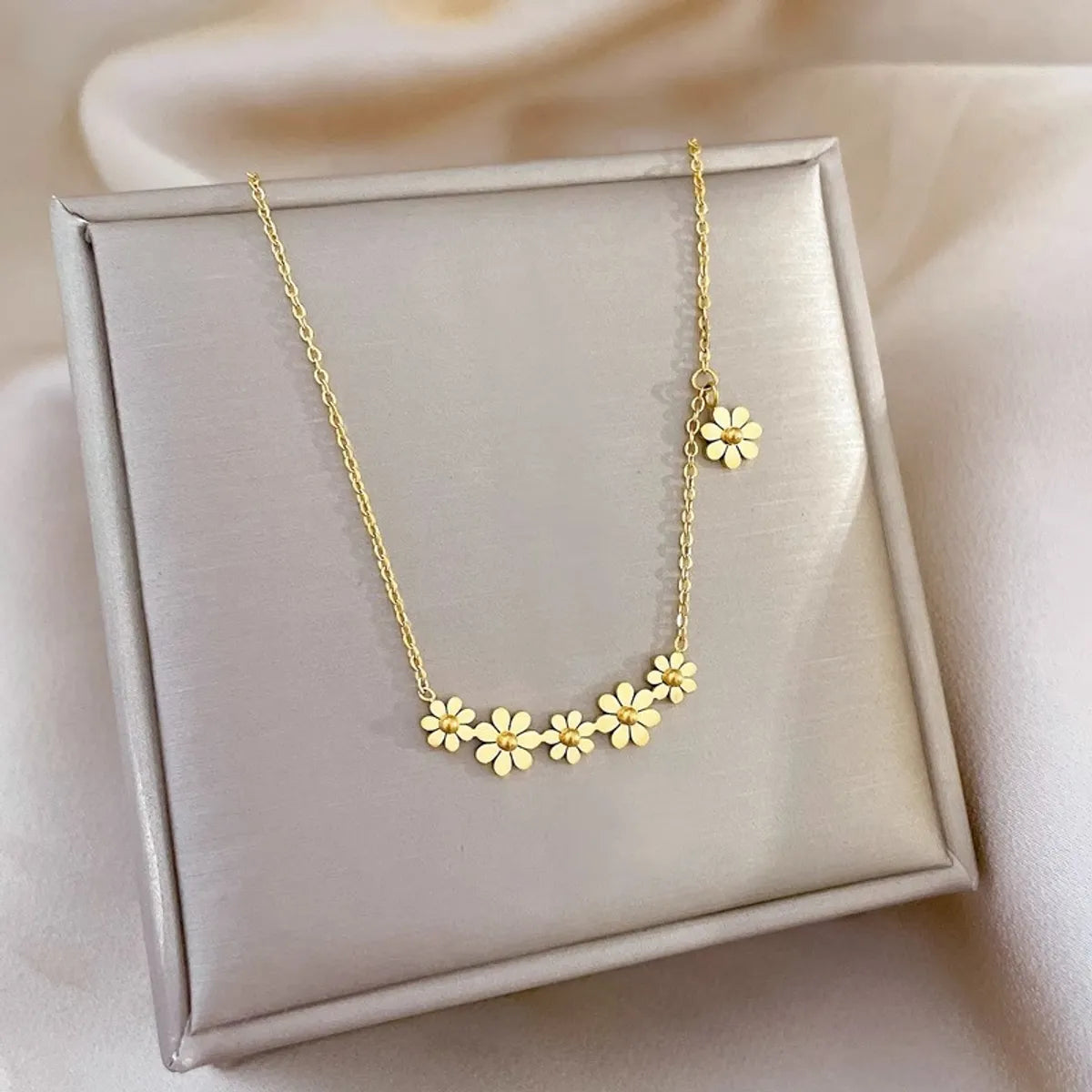 Wedding necklaces for women -Titanium Steel Simple Style Flower Plating Necklace