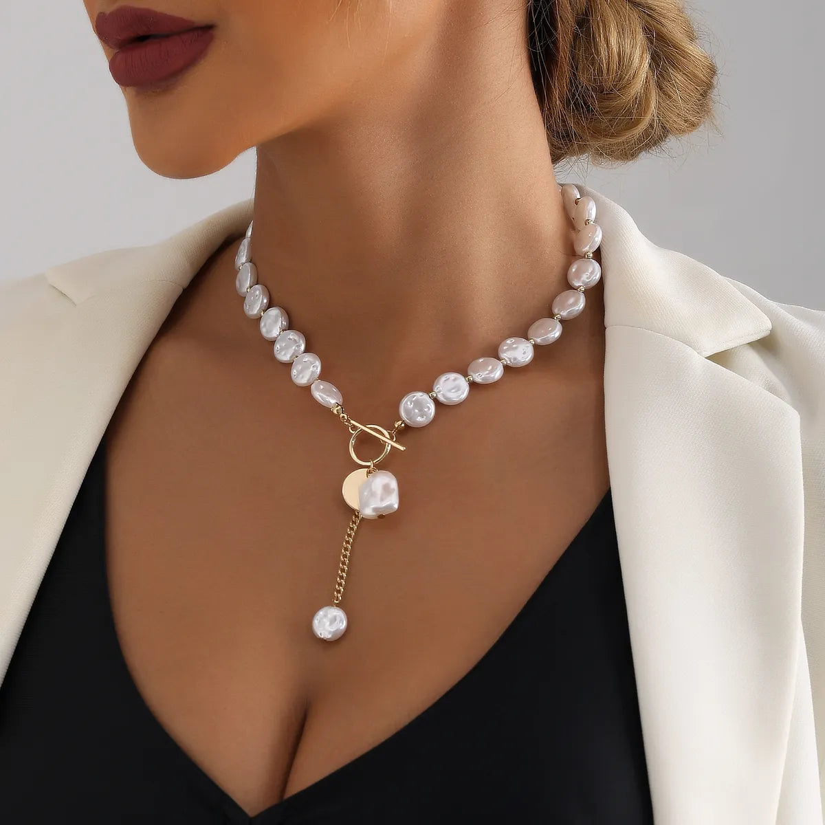 Multi-strand necklaces for women -Elegant Shiny Geometric Imitation Pearl Alloy Women's Necklace