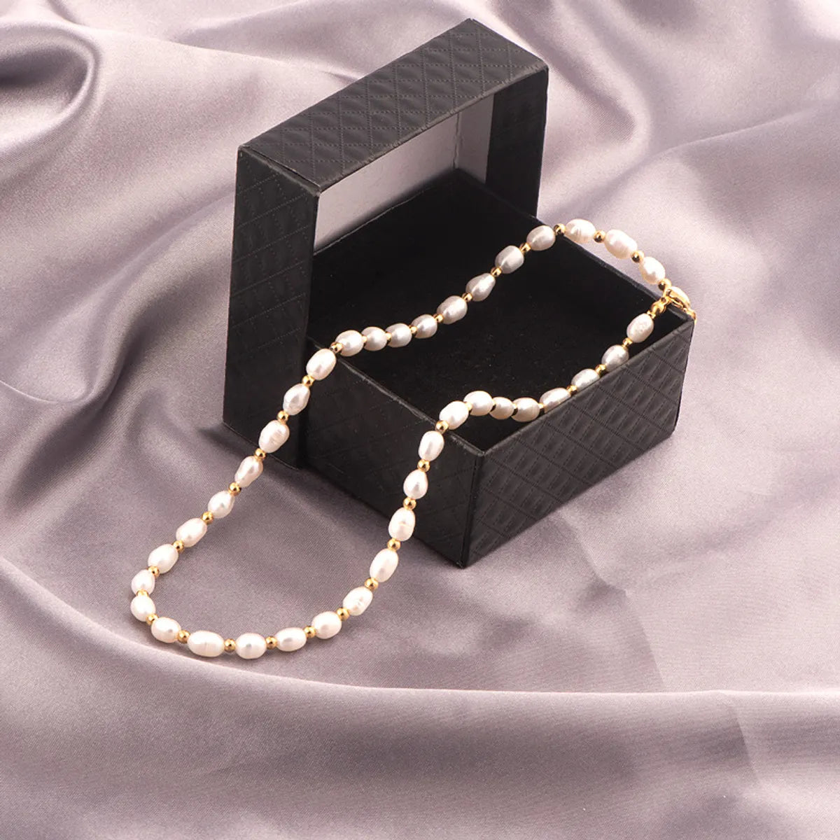 Precious stone necklaces for women -Lady Solid Color Freshwater Pearl Titanium Steel Beaded Plating Necklace