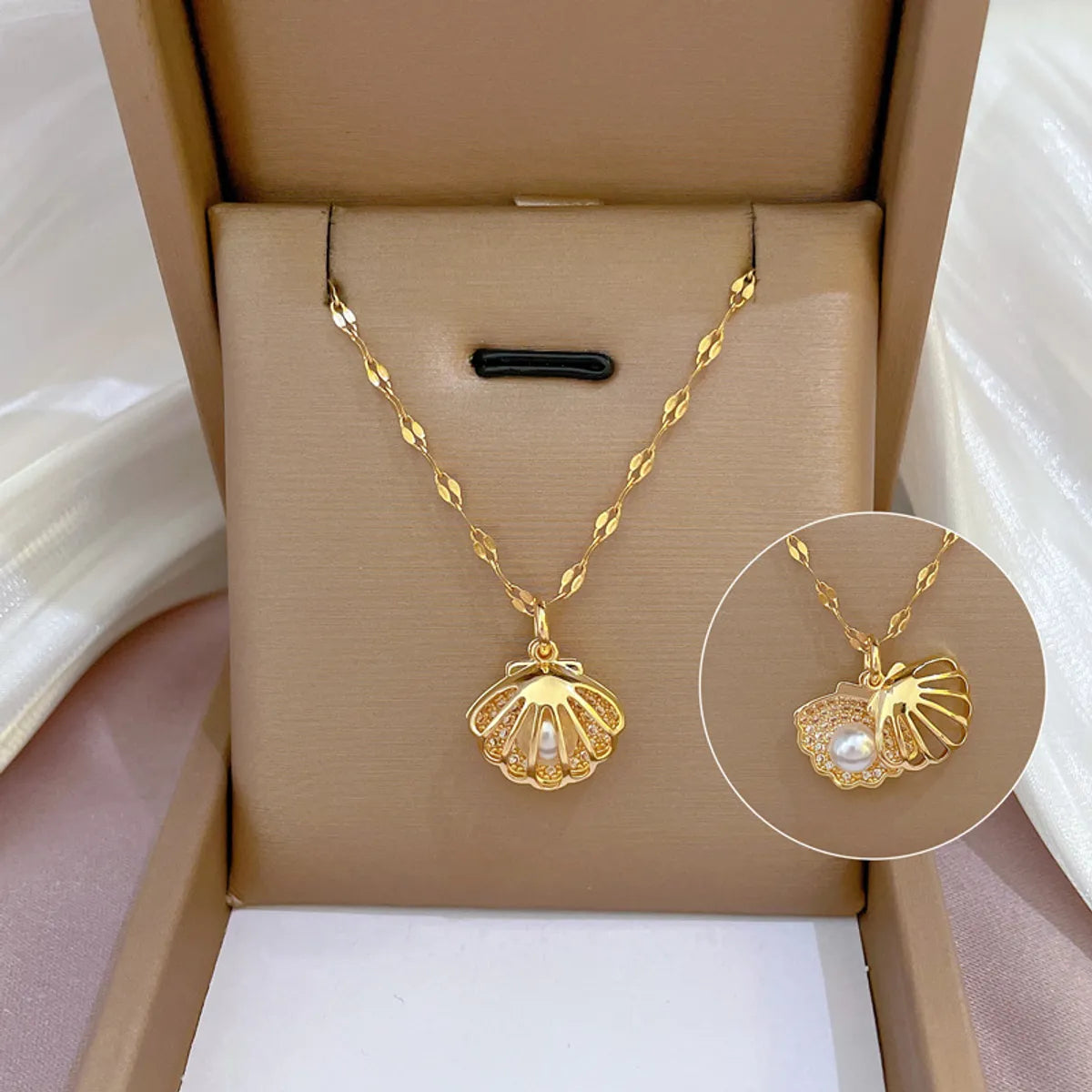 Luxury gold necklaces for women -Simple Style Shell Copper Gold Plated Artificial Pearls Zircon Pendant Necklace 1 Piece