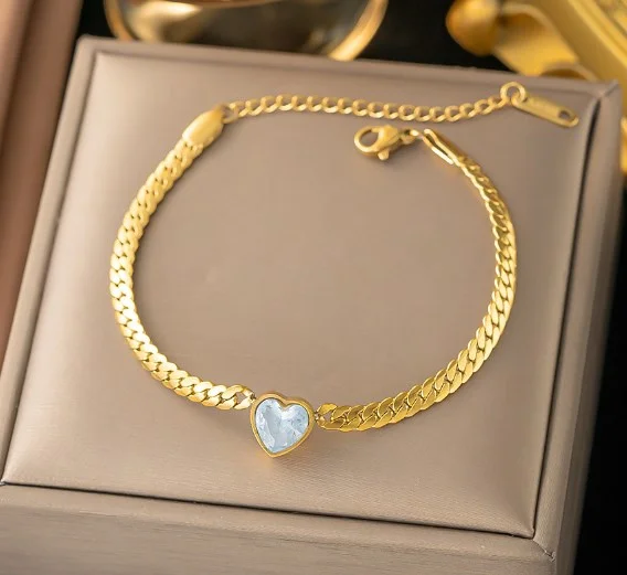 Heart White Diamond Bracelet Gold