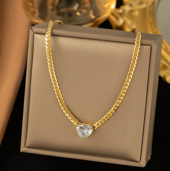 Heart White Diamond Necklace Gold