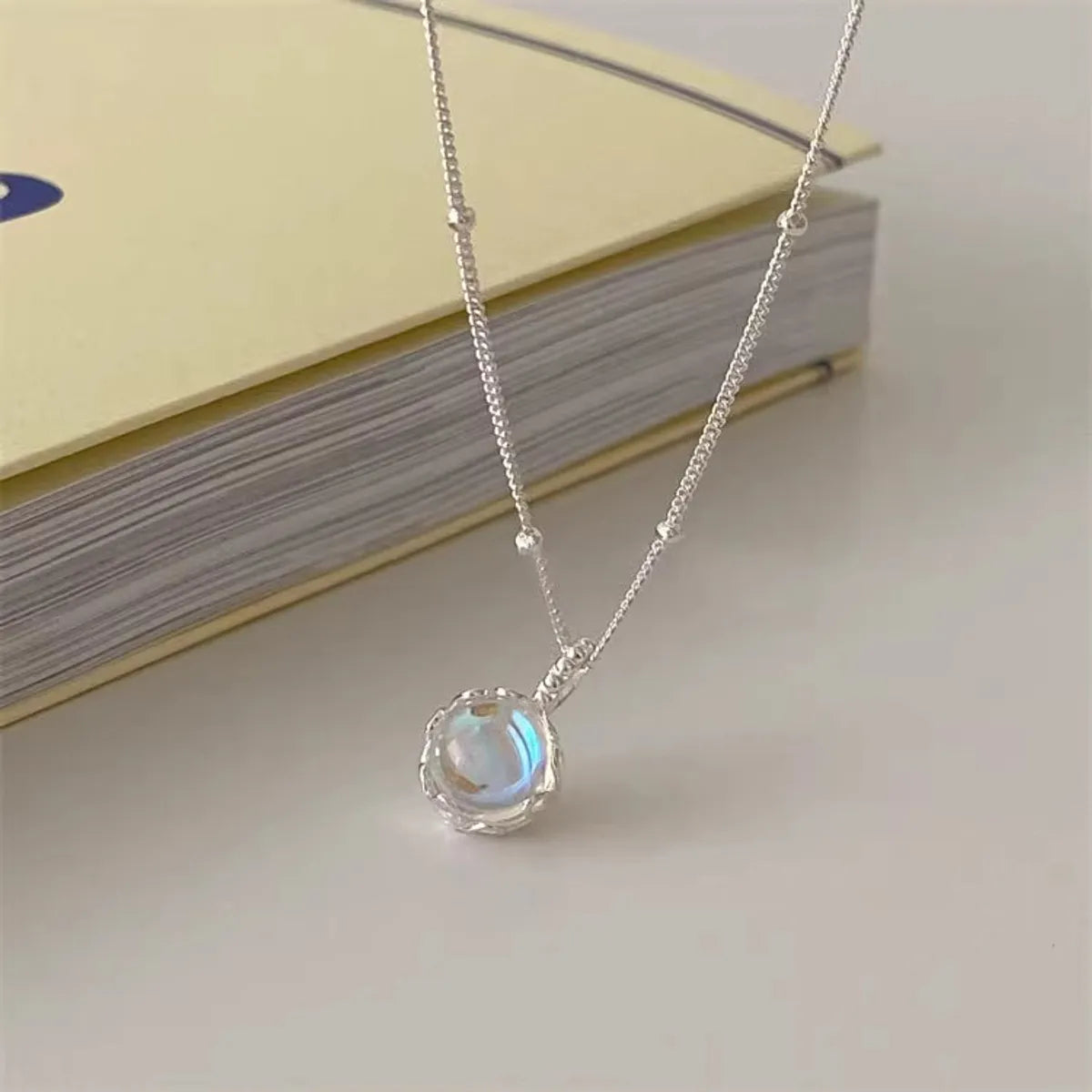 Floral necklaces for women -Simple Style Round Sterling Silver Inlay Moonstone Pendant Necklace