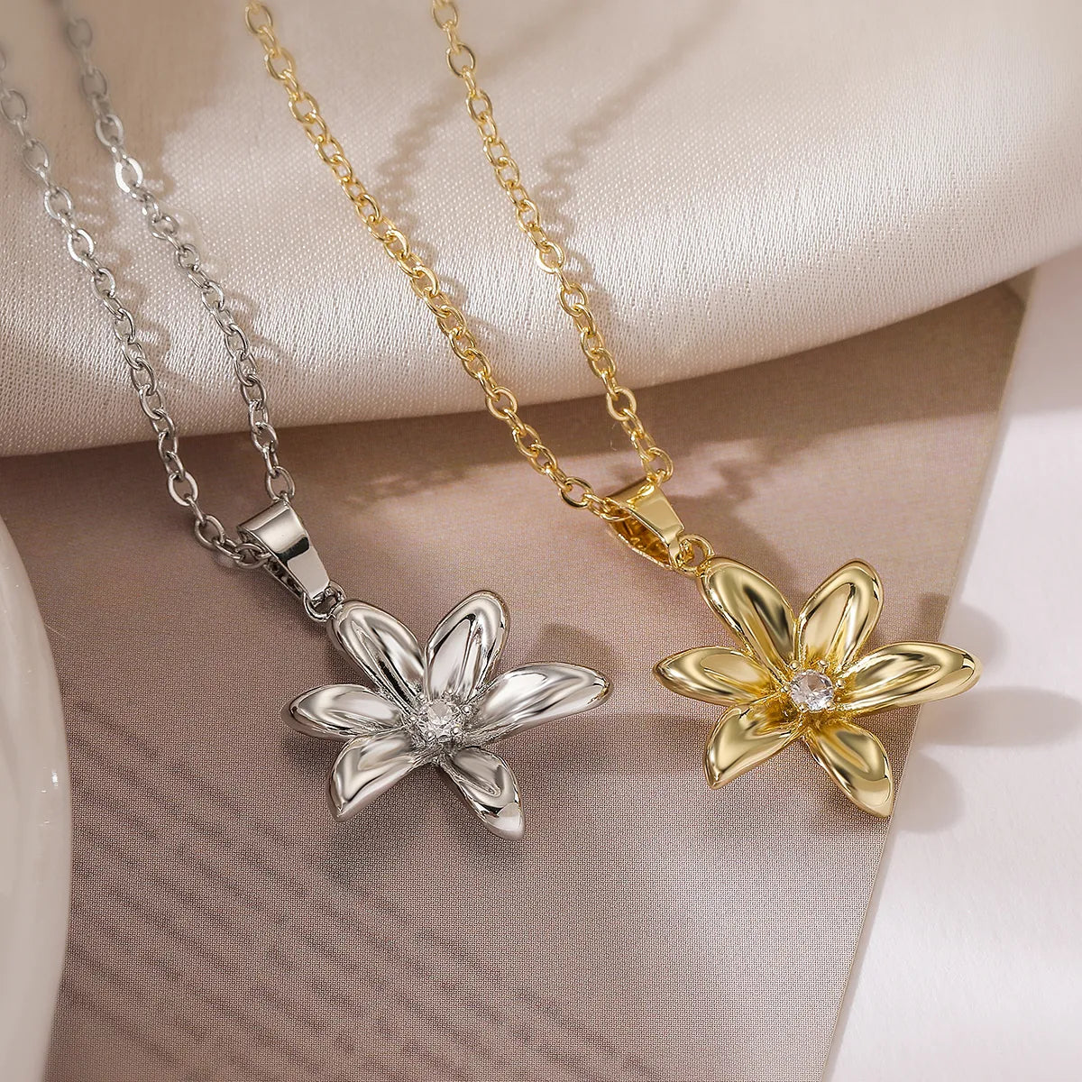 Personalized birthstone necklaces for women -Copper 18K Gold Plated French Style Commute Inlay Flower Zircon Pendant Necklace