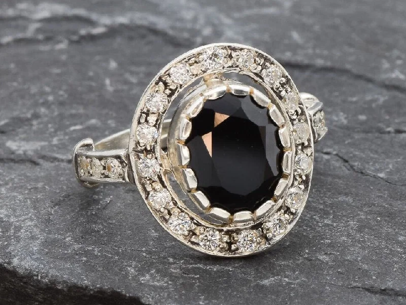 Unique wedding rings for women -Vintage Onyx Ring - Black Oval Ring - Onyx Cocktail Ring