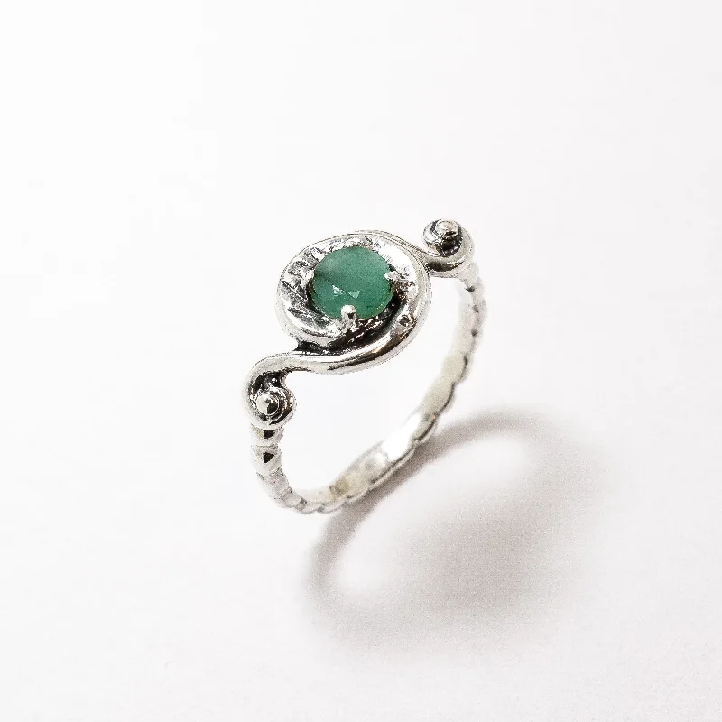 Minimalist rings for women -Natural Emerald Ring - Green Solitaire Ring - May Birthstone Swirl Ring