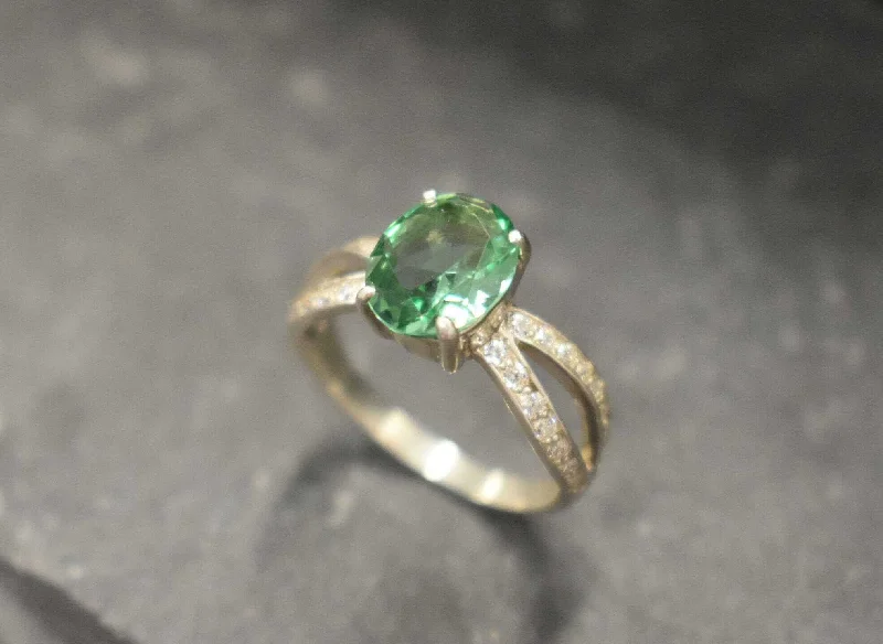 Vintage gemstone rings for women -Mint Emerald Ring - Vintage Emerald Ring - Green Solitaire Ring