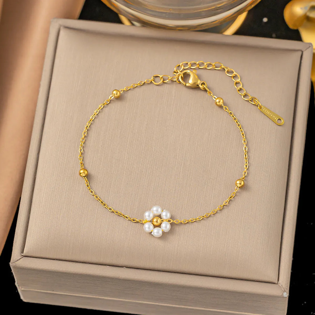 8 [Ae137] 1 Pearl Flower Bracelet Gold