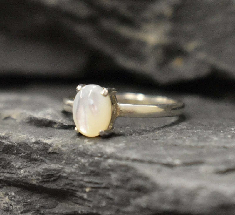 Sterling silver rings for women -White Oval Ring - Mother of Pearl Ring - Shell of Pearl Ring