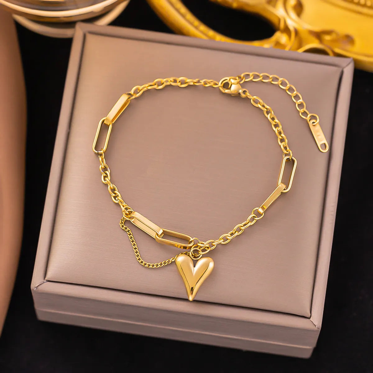 Gold cuff bracelets for women -Wholesale Jewelry Sweet Simple Style Heart Shape 304 Stainless Steel 18K Gold Plated Plating Chain Bracelets Necklace