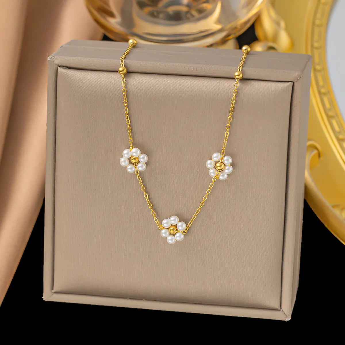 5 [Ah6075] 3 Pearl Flower Necklace Gold