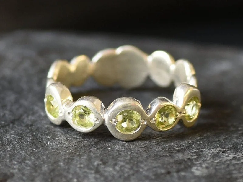 Oval rings for women -Peridot Ring - Green Bubble Ring - Half Eternity Ring