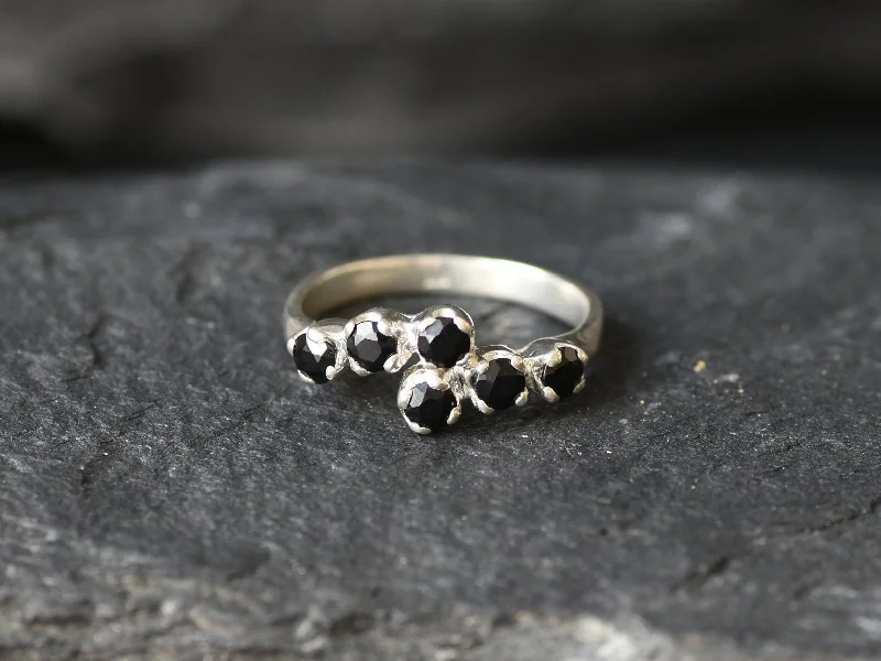 Statement rings for women -Onyx Ring - Black Stone Ring - Vintage Bypass Band