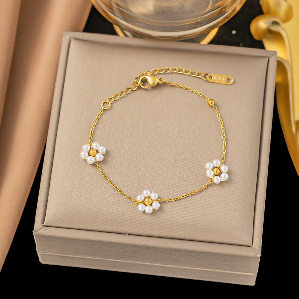 6 [Ae130] 3 Pearl Flower Bracelet Gold